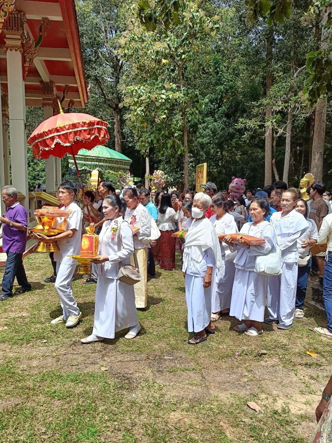 ภาพร่วมขบวนกฐินวัดดงบัง