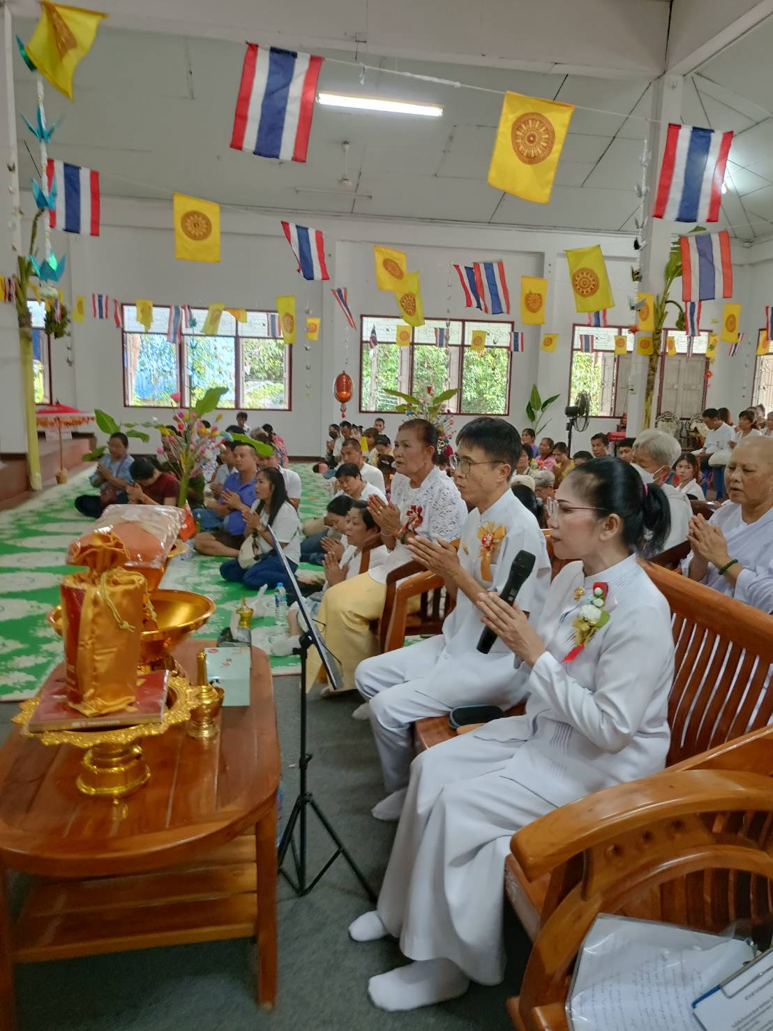 ภาพร่วมพิธีกรรมวัดดงบัง