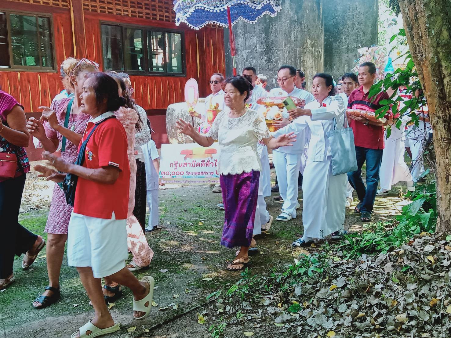 ภาพร่วมพิธีกรรมวัดบ้านมาบเหียง