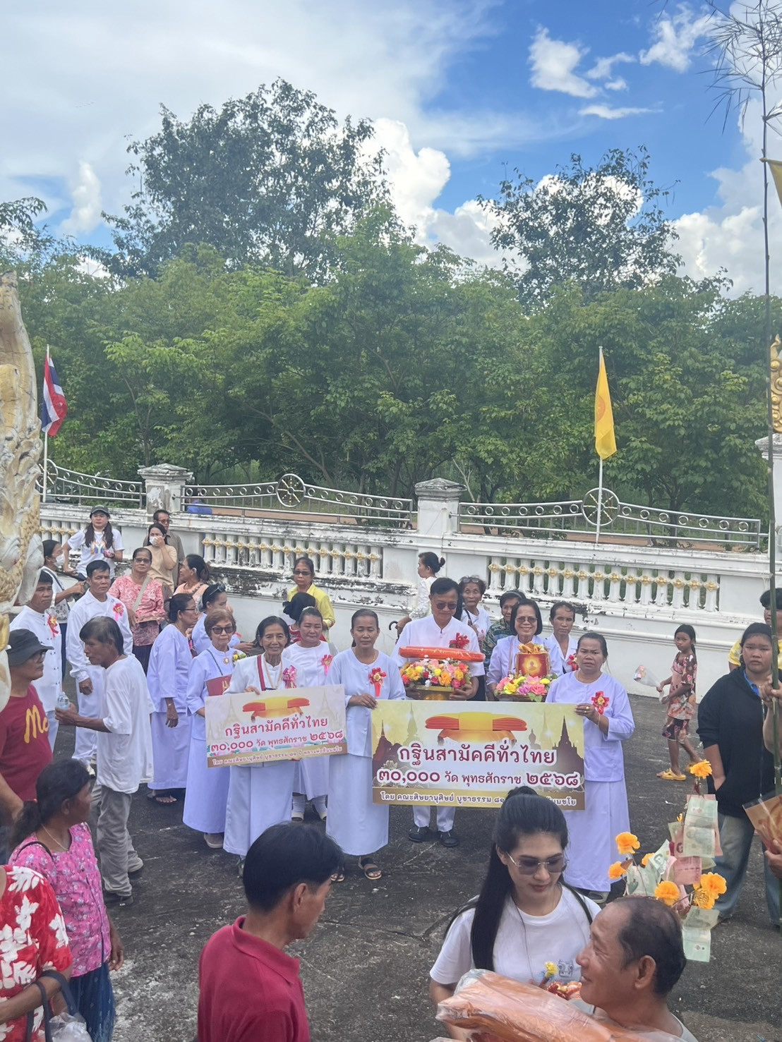 ภาพร่วมขบวนกฐินวัดโนนฝาวพุทธาราม