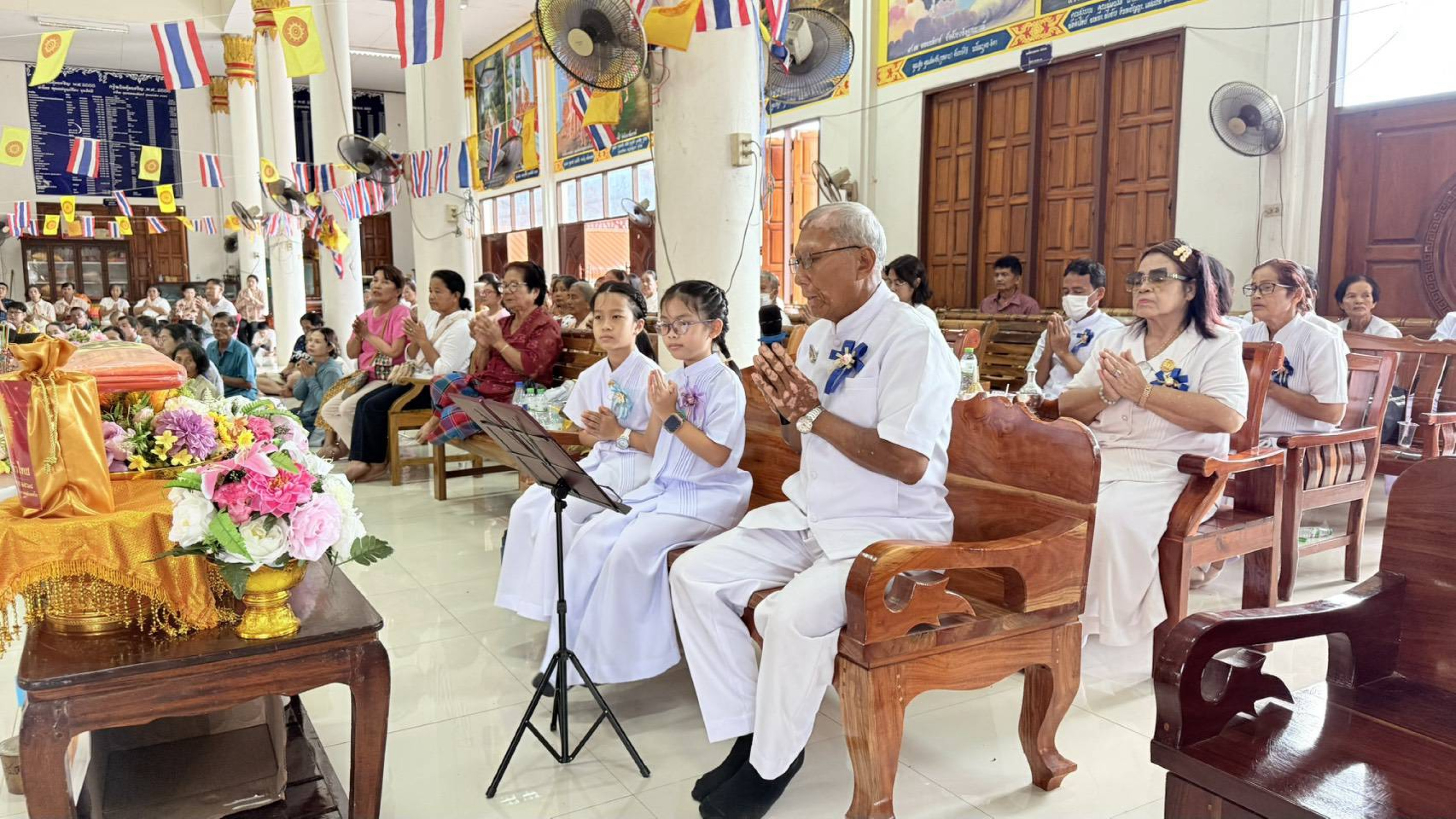 ภาพกล่าวคำถวายกฐินวัดคุ้มเจริญ
