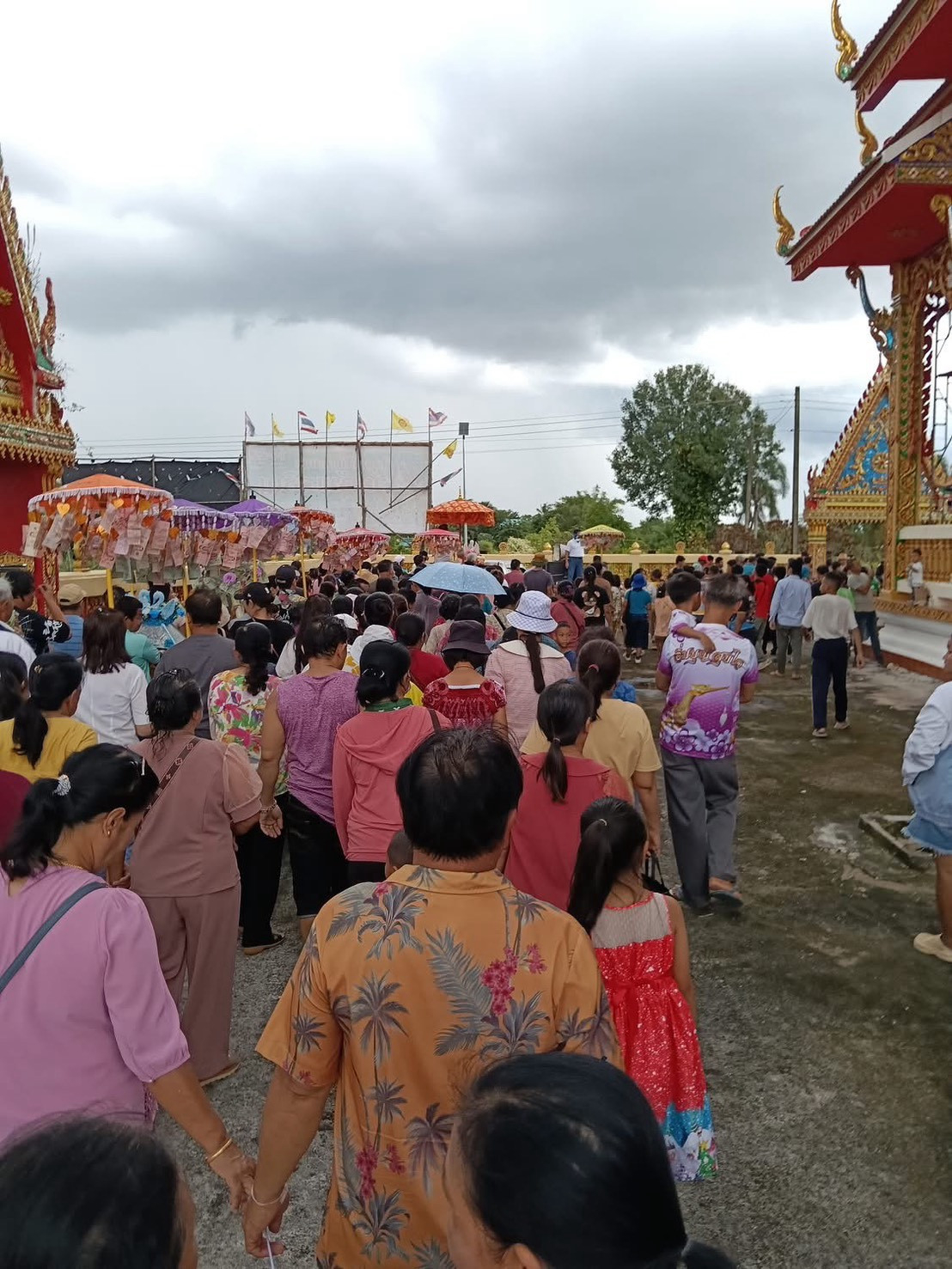 ภาพร่วมพิธีกรรมวัดคุ้มเจริญ