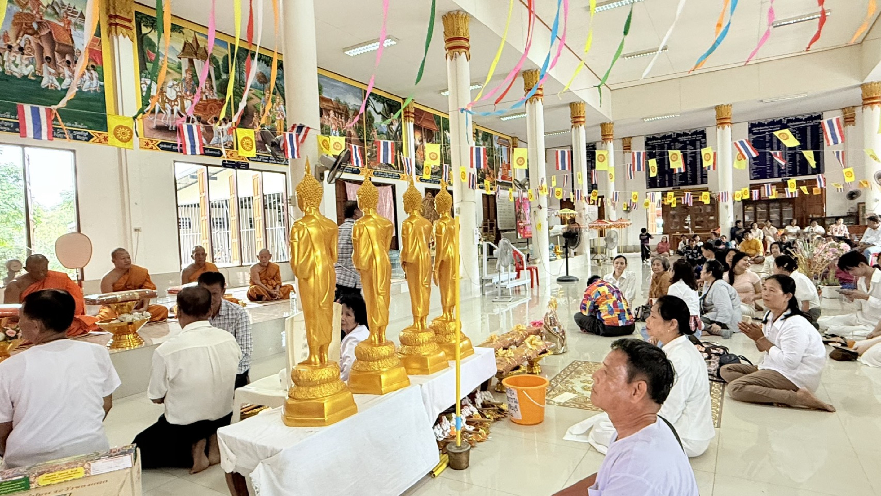 ภาพร่วมพิธีกรรมวัดคุ้มเจริญ