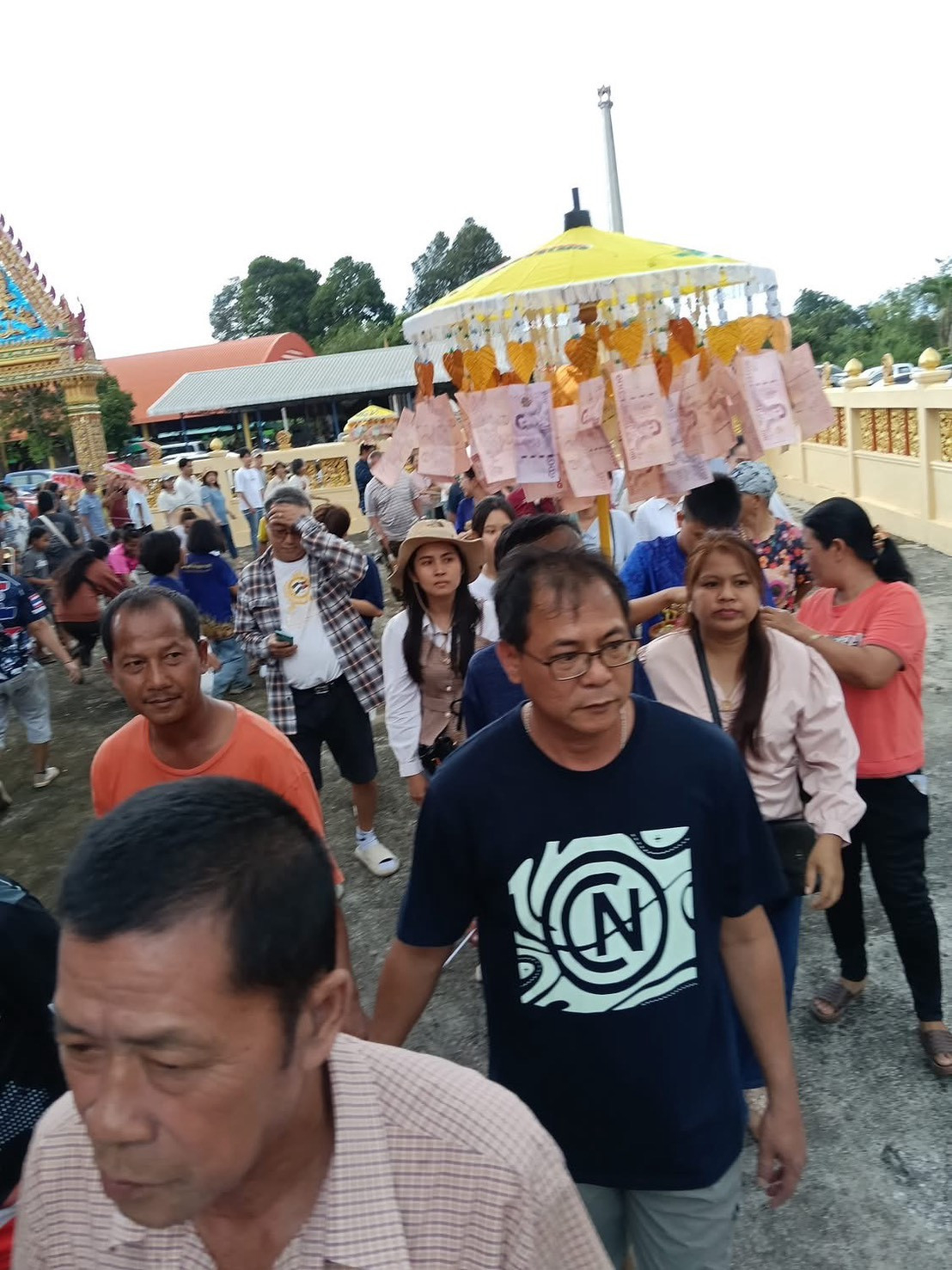 ภาพร่วมพิธีกรรมวัดคุ้มเจริญ