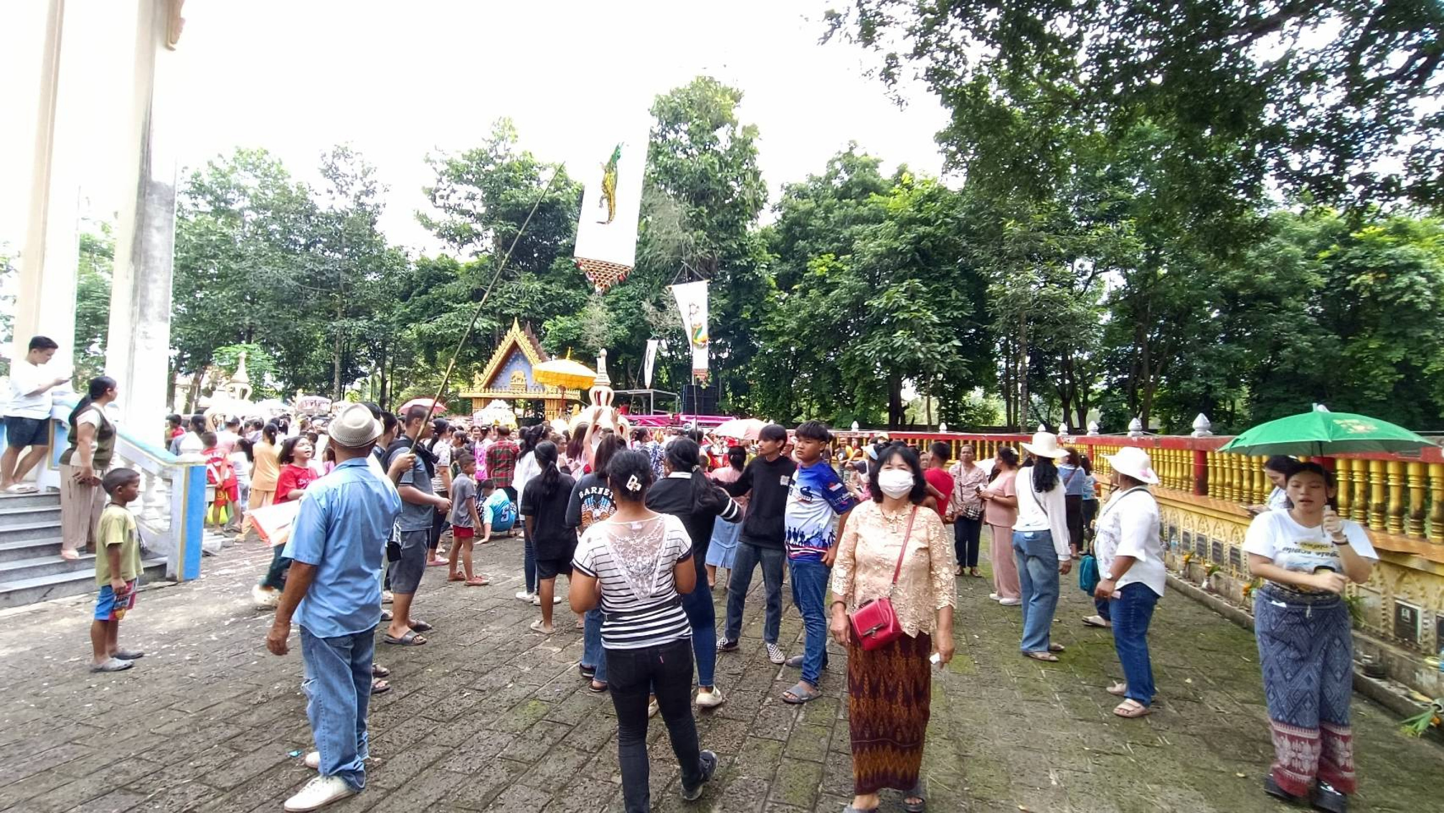 ภาพร่วมพิธีกรรมวัดหนองเกตุ