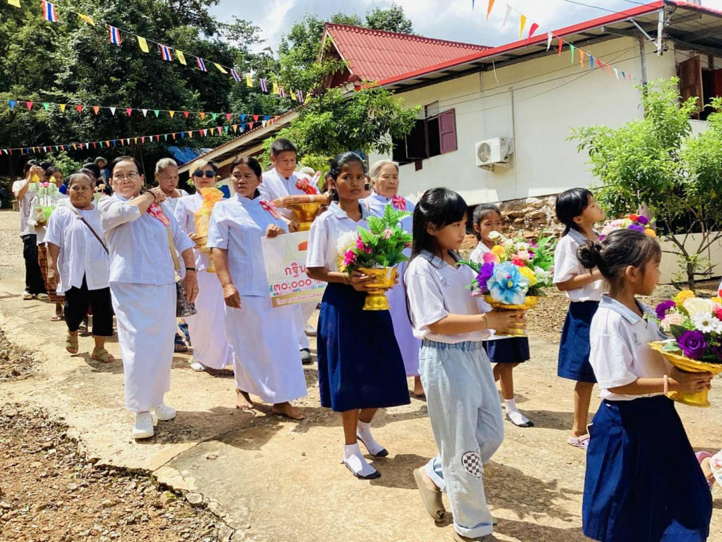 ภาพร่วมพิธีกรรมวัดไทยเจริญสุข