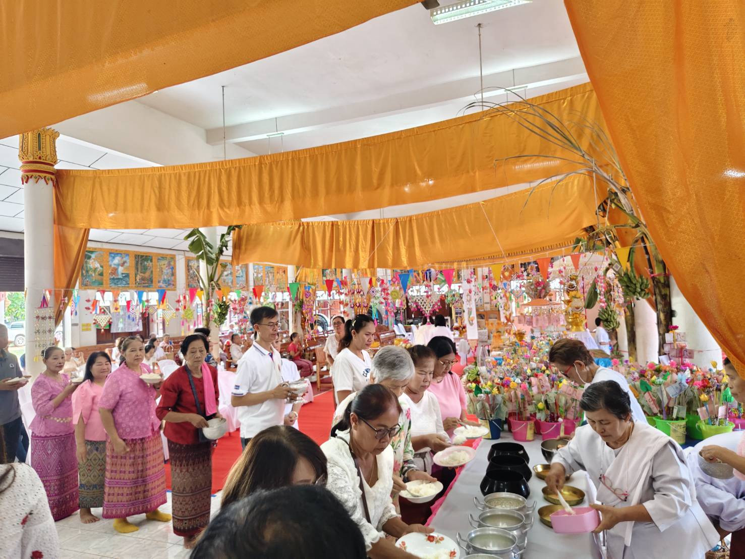 ภาพร่วมพิธีกรรมวัดสอนิมิตร