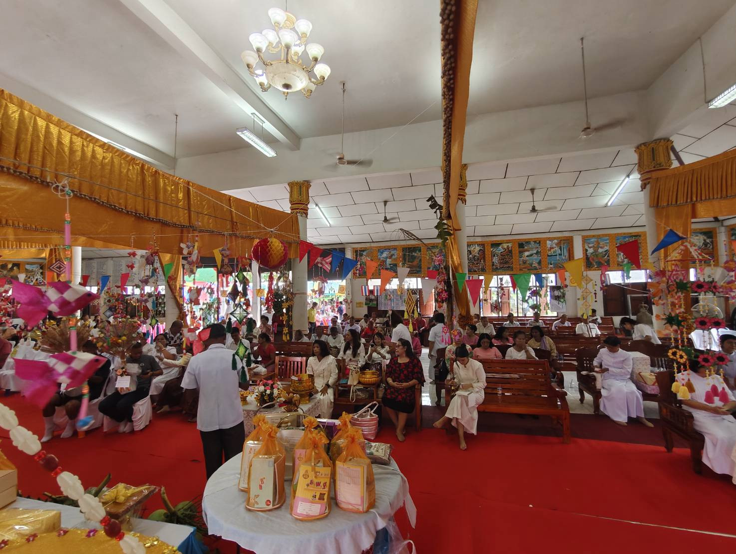 ภาพร่วมพิธีกรรมวัดสอนิมิตร