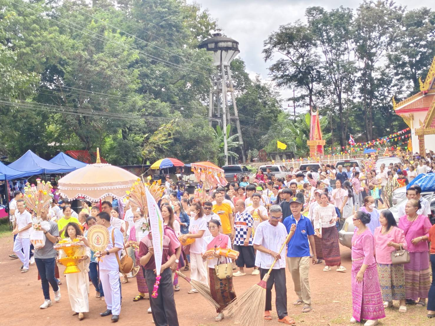 ภาพร่วมพิธีกรรมวัดสอนิมิตร