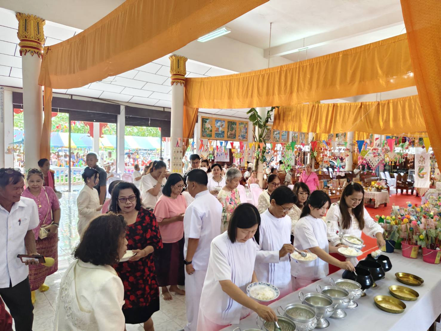 ภาพร่วมพิธีกรรมวัดสอนิมิตร