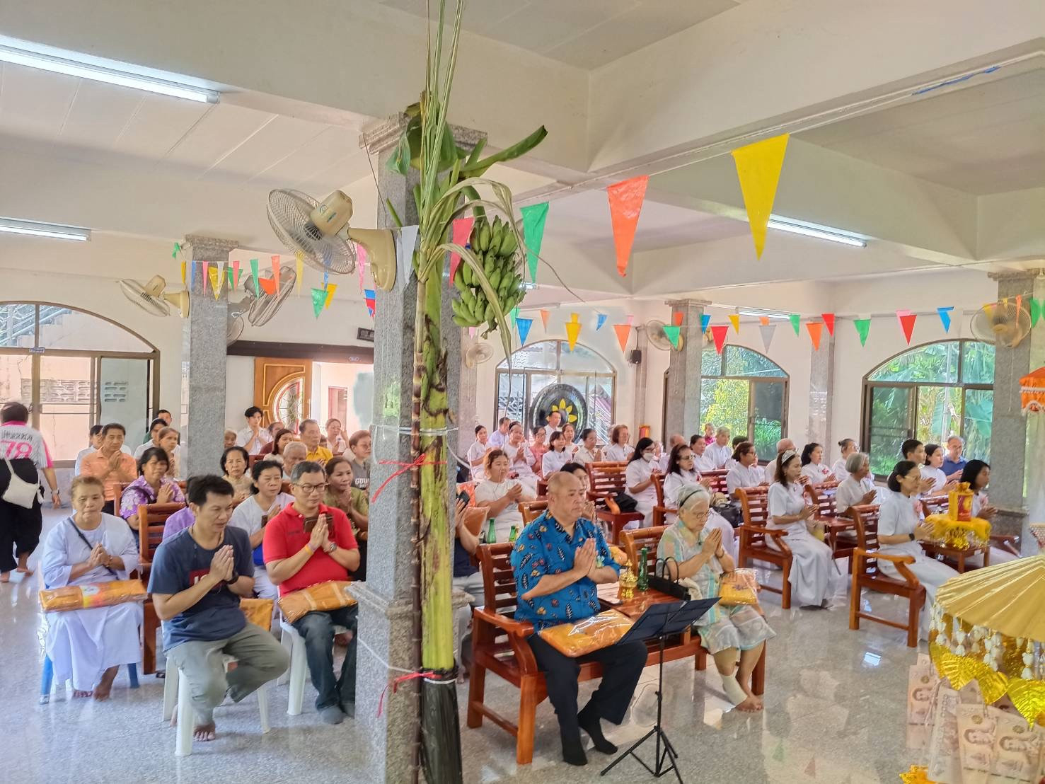 ภาพร่วมพิธีกรรมวัดป่าเนินกลาง