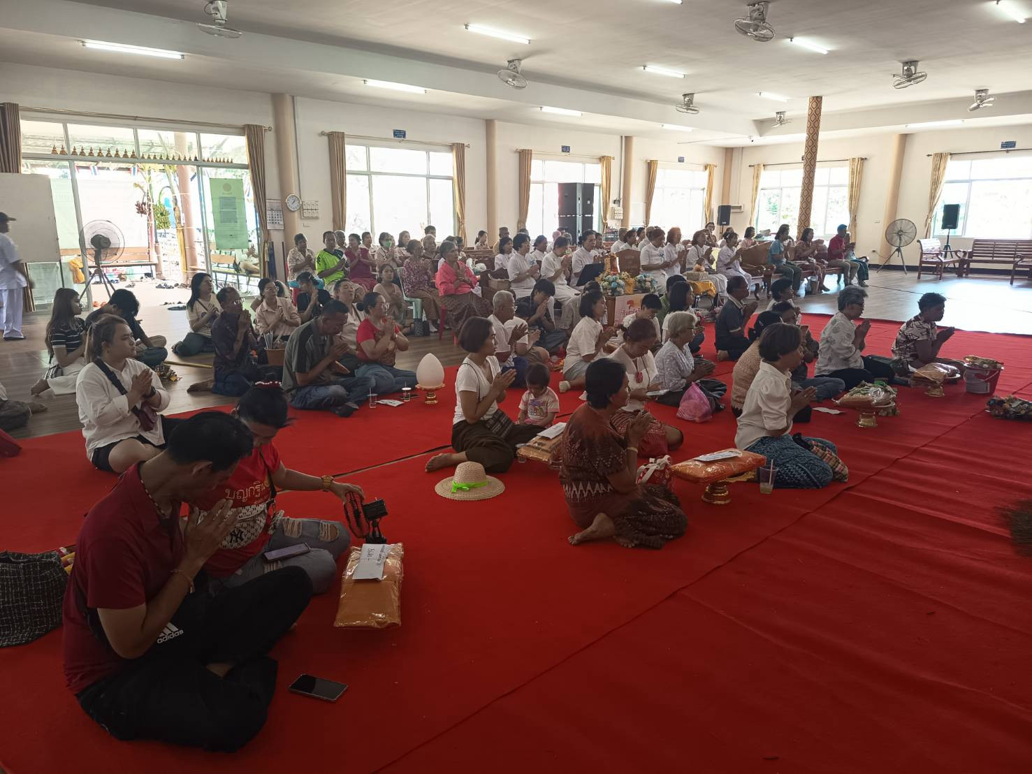 ภาพร่วมพิธีกรรมวัดบ่อแร่