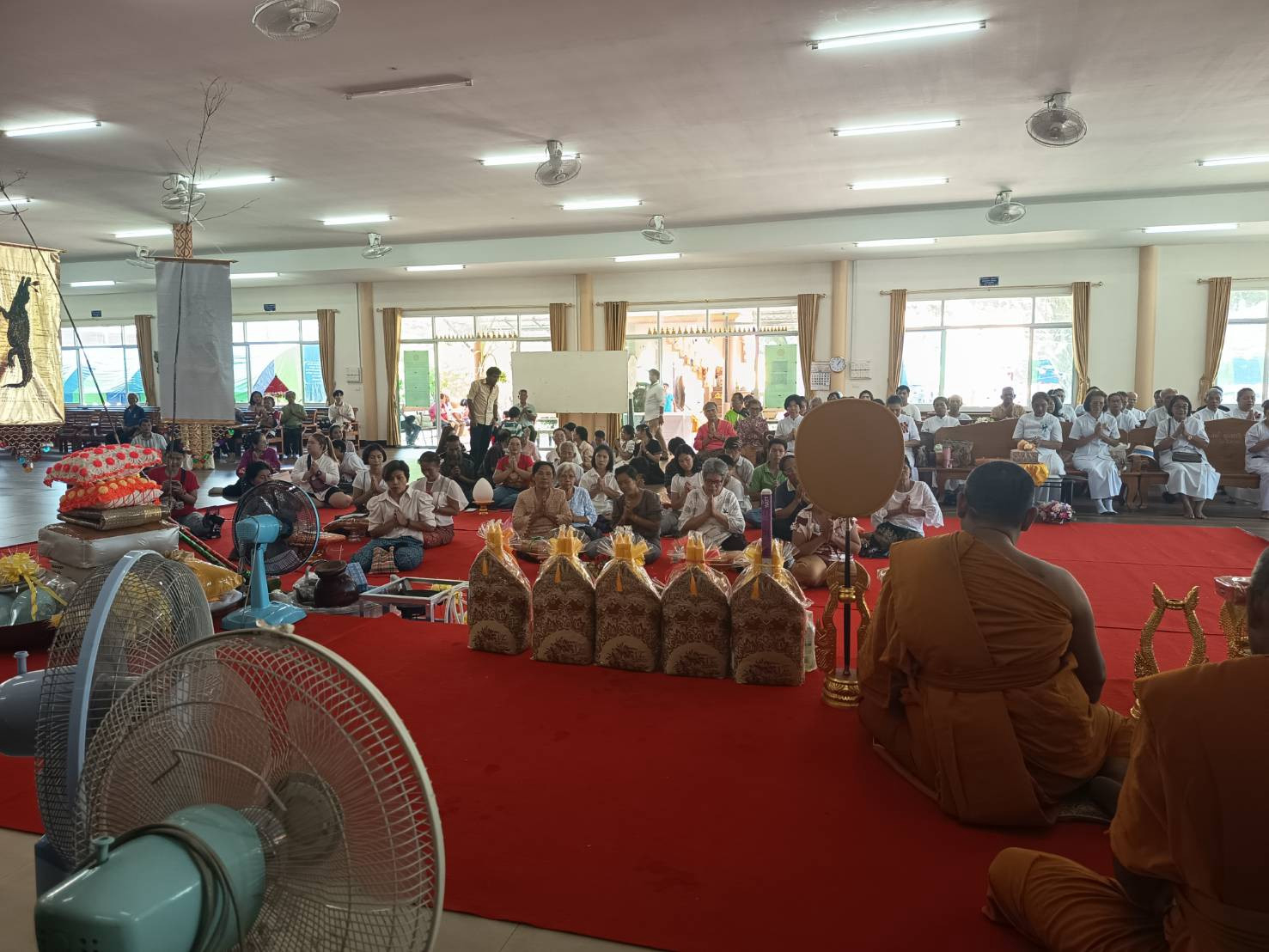 ภาพร่วมพิธีกรรมวัดบ่อแร่