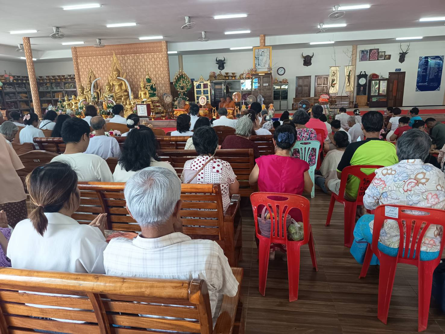 ภาพร่วมพิธีกรรมวัดบ่อแร่