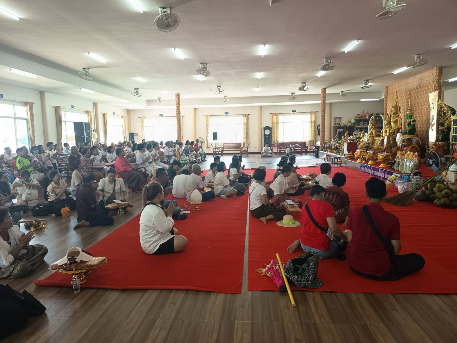 ภาพร่วมพิธีกรรมวัดบ่อแร่