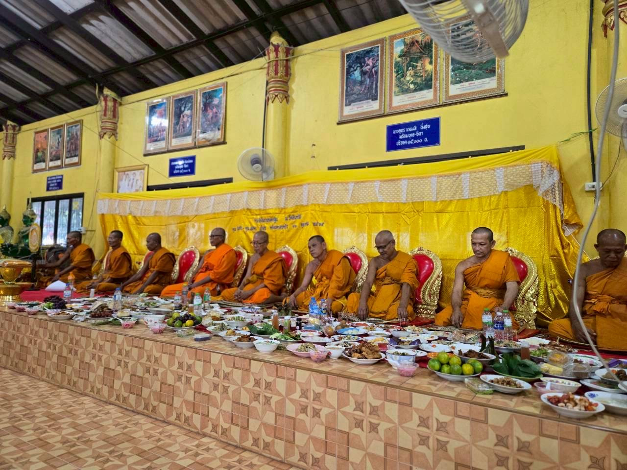 ภาพร่วมพิธีกรรมวัดสันทรีย์