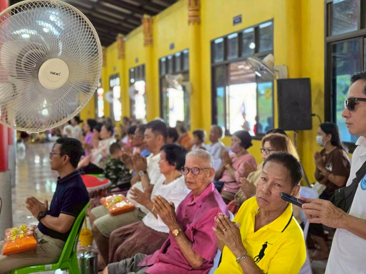 ภาพร่วมพิธีกรรมวัดสันทรีย์