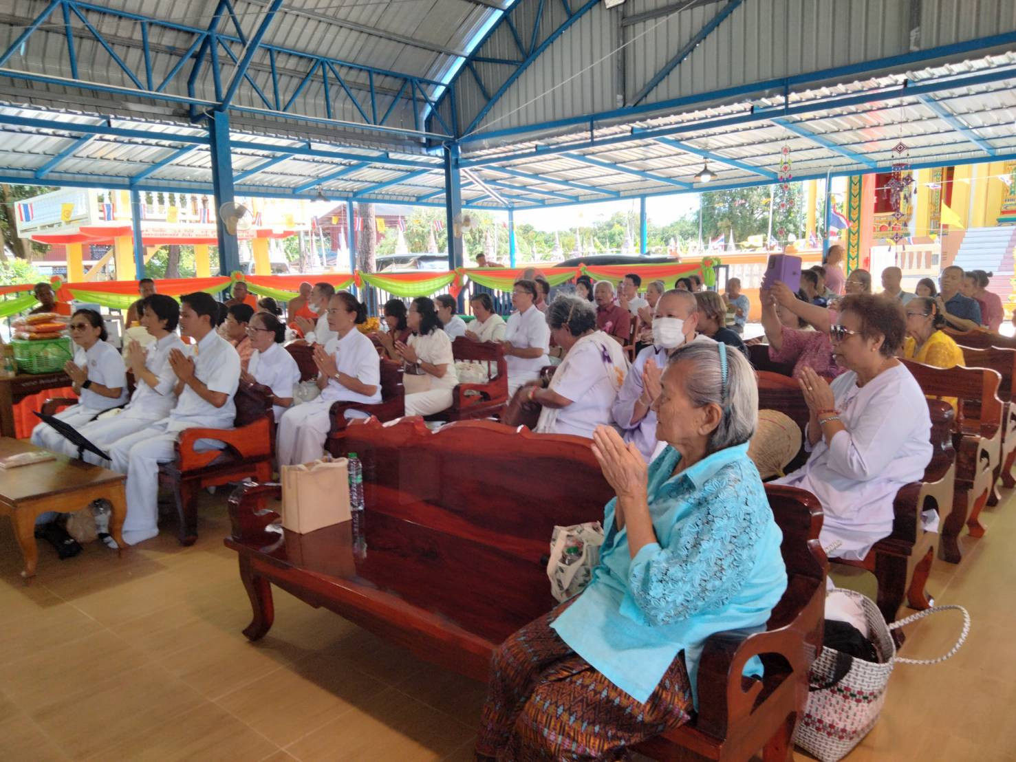 ภาพร่วมพิธีกรรมวัดแก้วสามัคคี