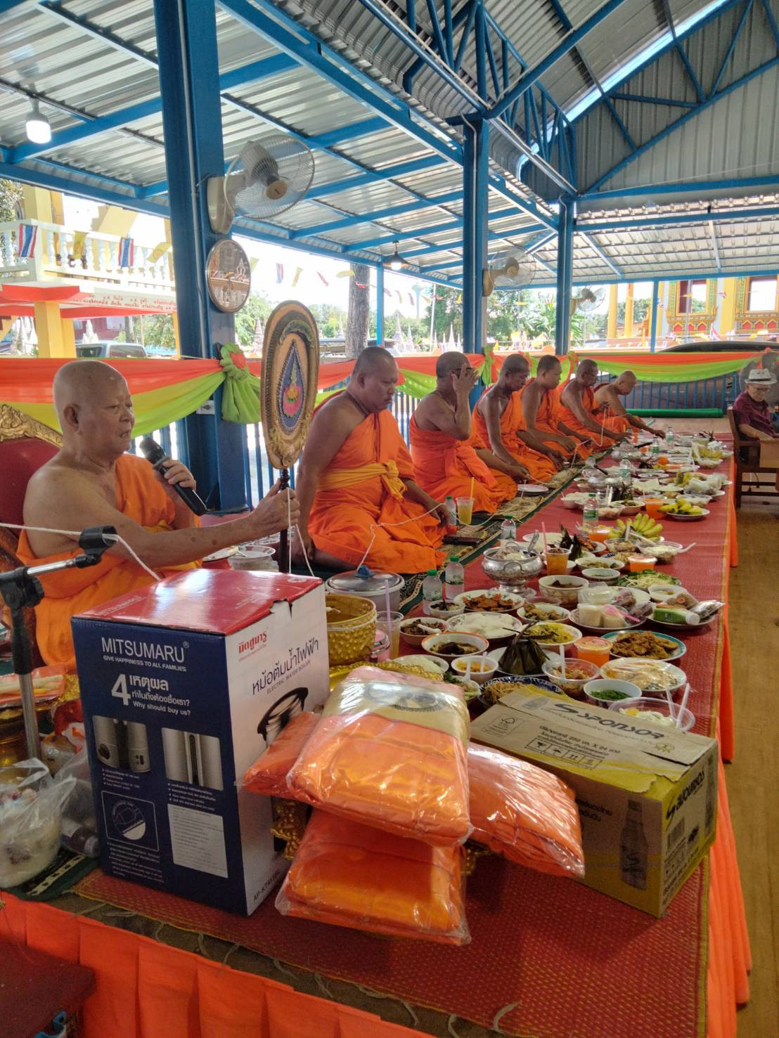 ภาพร่วมพิธีกรรมวัดแก้วสามัคคี