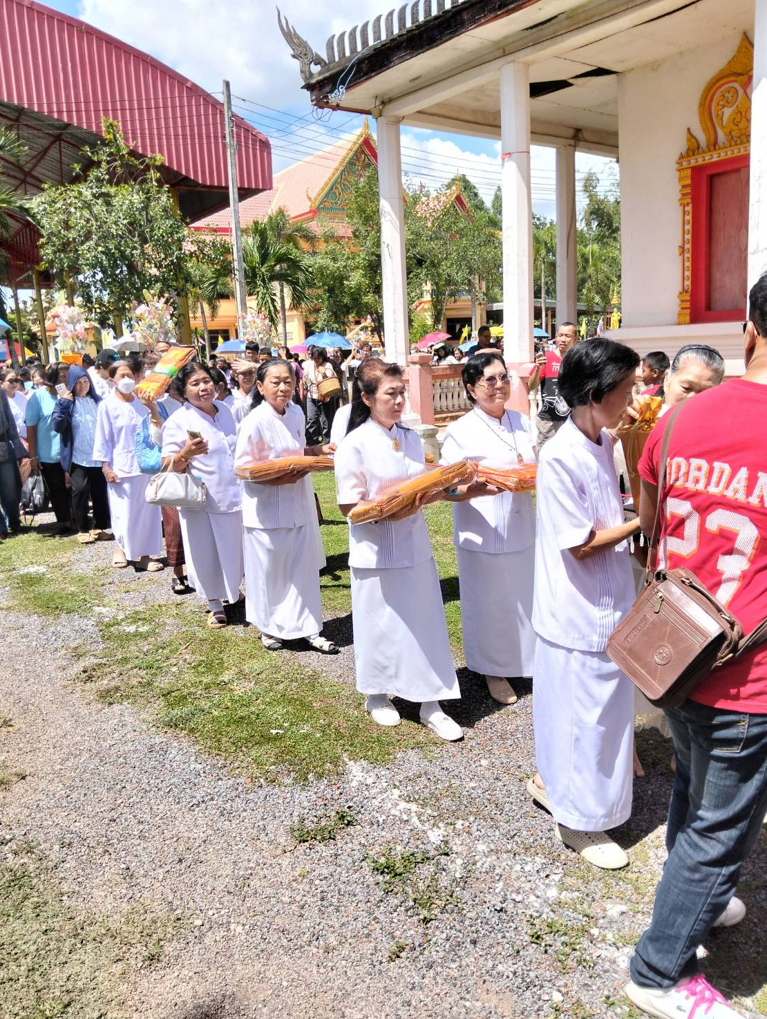 ภาพร่วมพิธีกรรมวัดเนินผาสุก