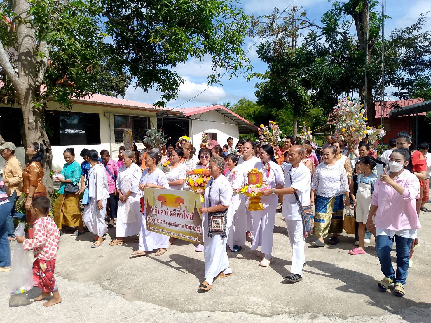 ภาพร่วมพิธีกรรมที่พักสงฆ์หนองหอยเก่า