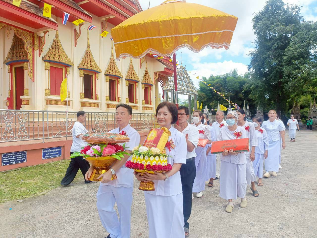 ภาพร่วมขบวนกฐินวัดโคกสว่าง