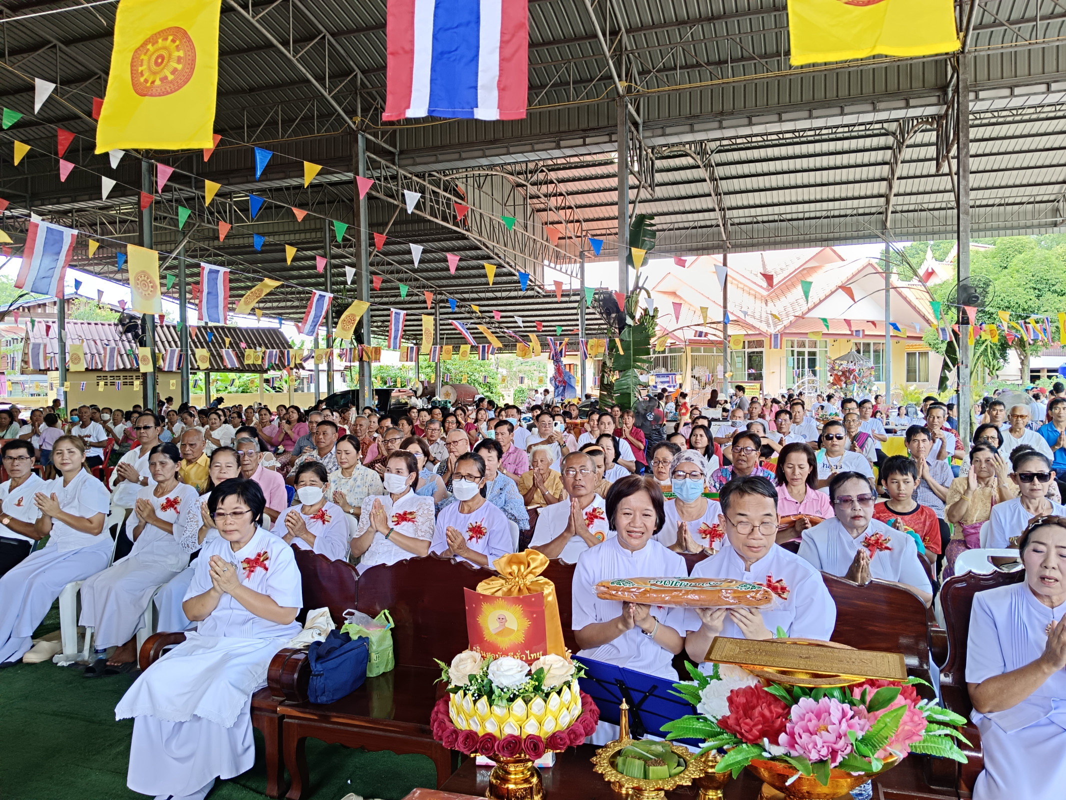 ภาพร่วมพิธีกรรมวัดโคกสว่าง