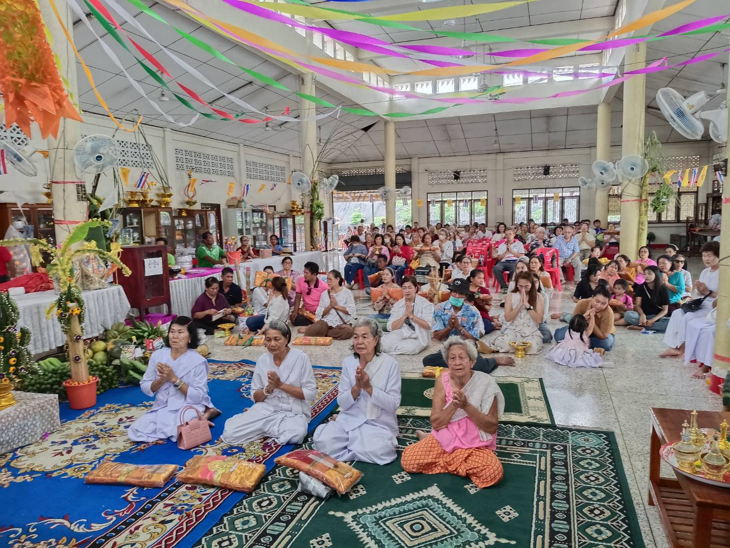 ภาพร่วมพิธีกรรมวัดเนินบาก