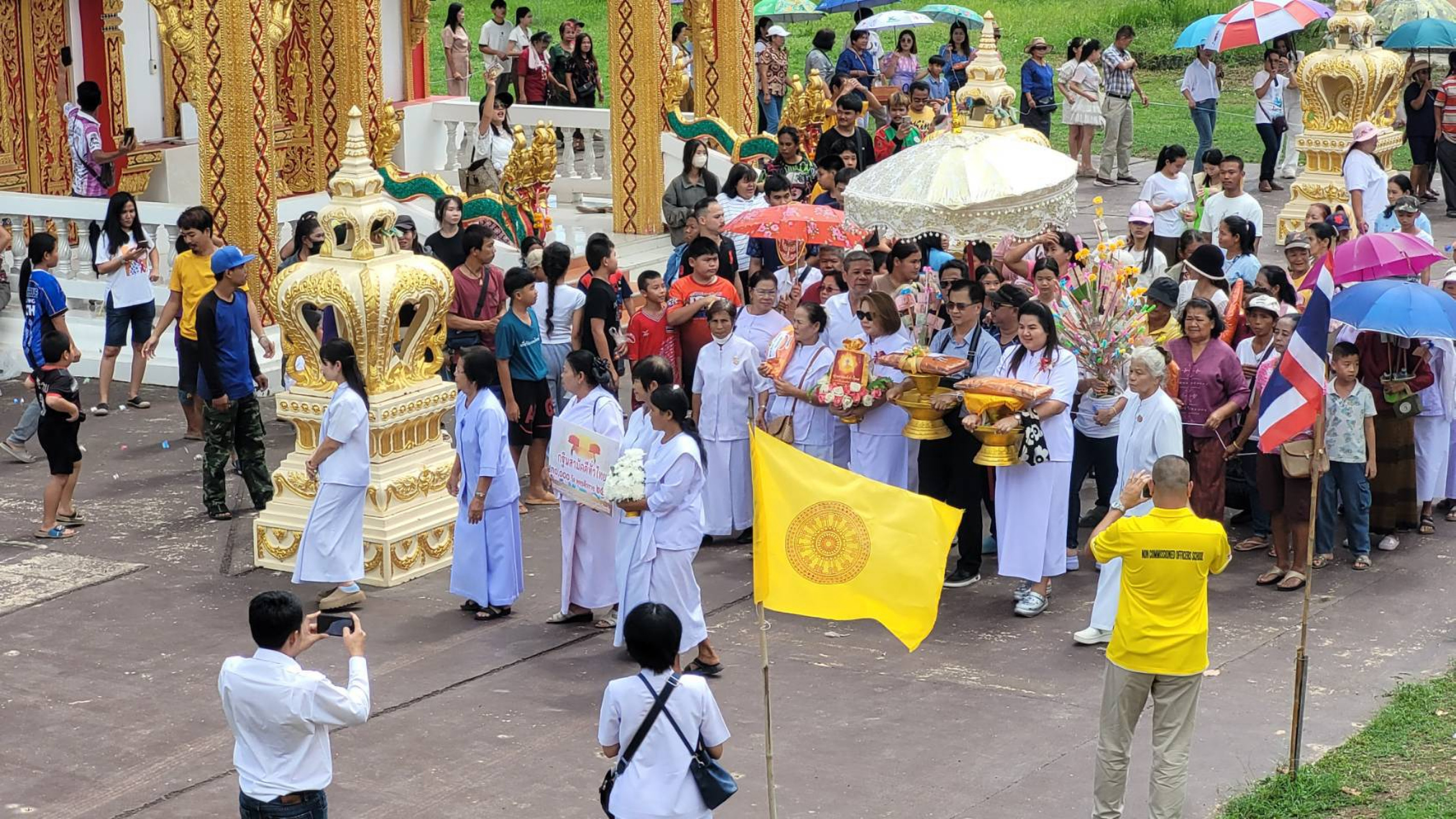 ภาพร่วมขบวนกฐินวัดไชยมงคล(บ้านค้อ)