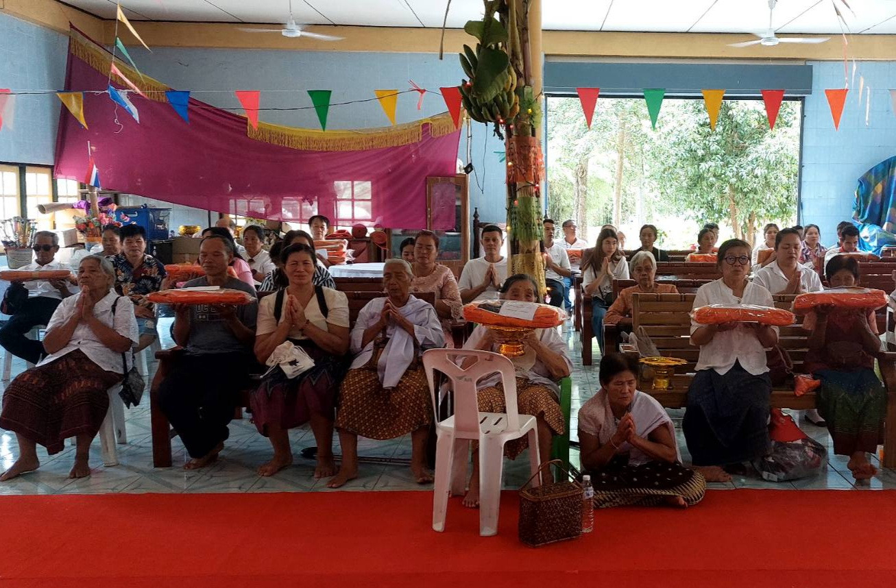 ภาพร่วมพิธีกรรมวัดเนินสูงวนาลัย