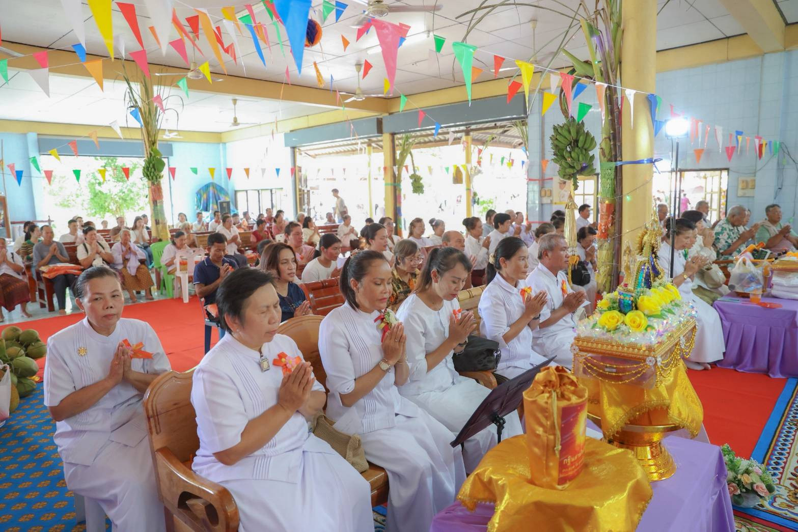 ภาพร่วมพิธีกรรมวัดเนินสูงวนาลัย