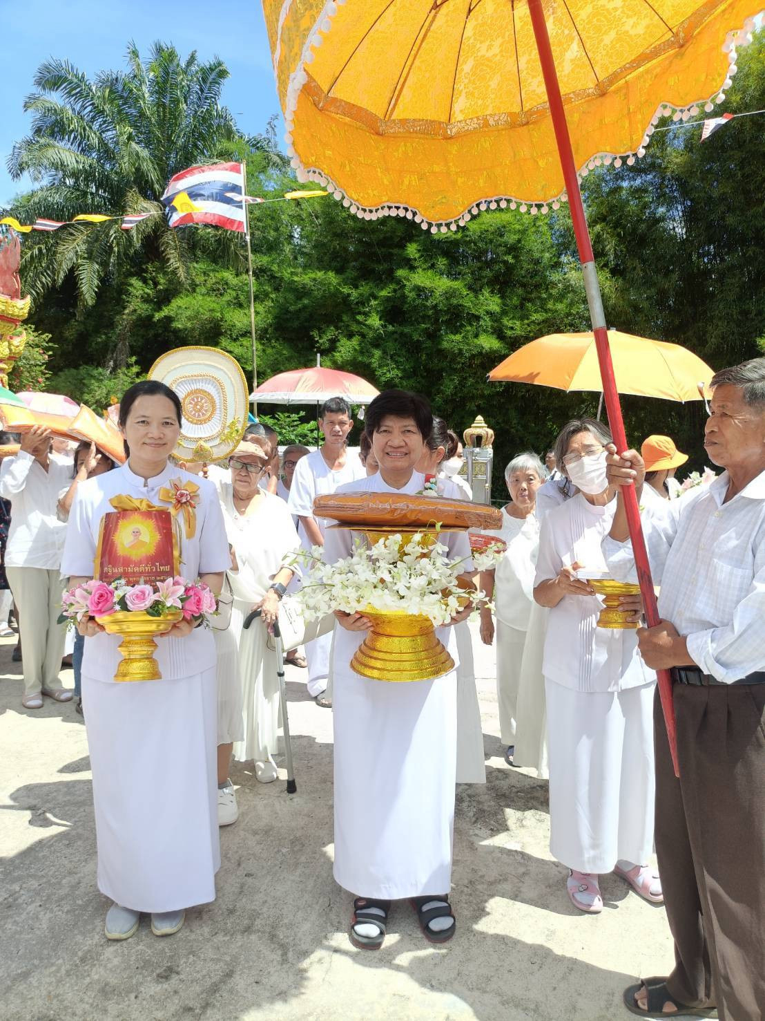 ภาพร่วมขบวนกฐินวัดคลองคล้า