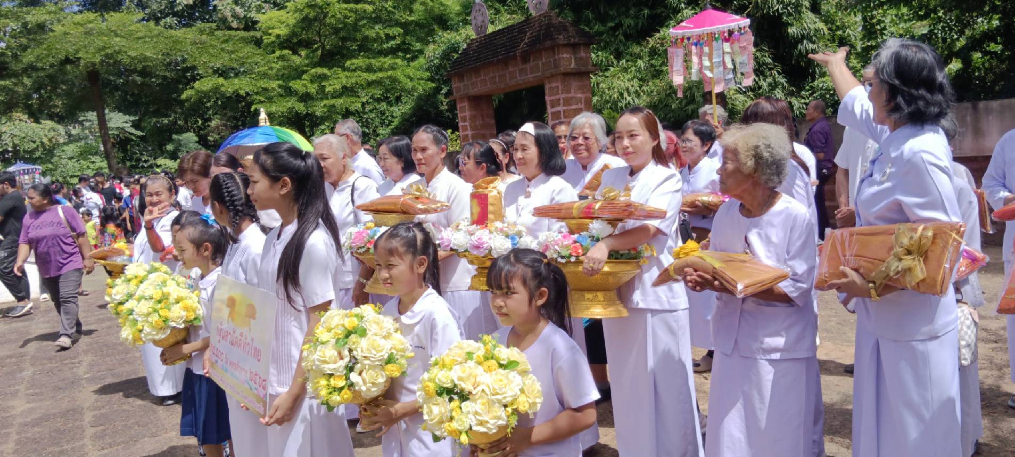 ภาพร่วมพิธีกรรมวัดหาดสูง