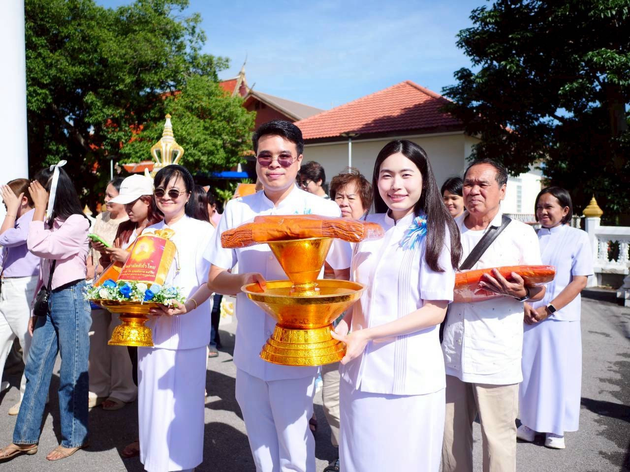 ภาพร่วมขบวนกฐินวัดสระสี่เหลี่ยม