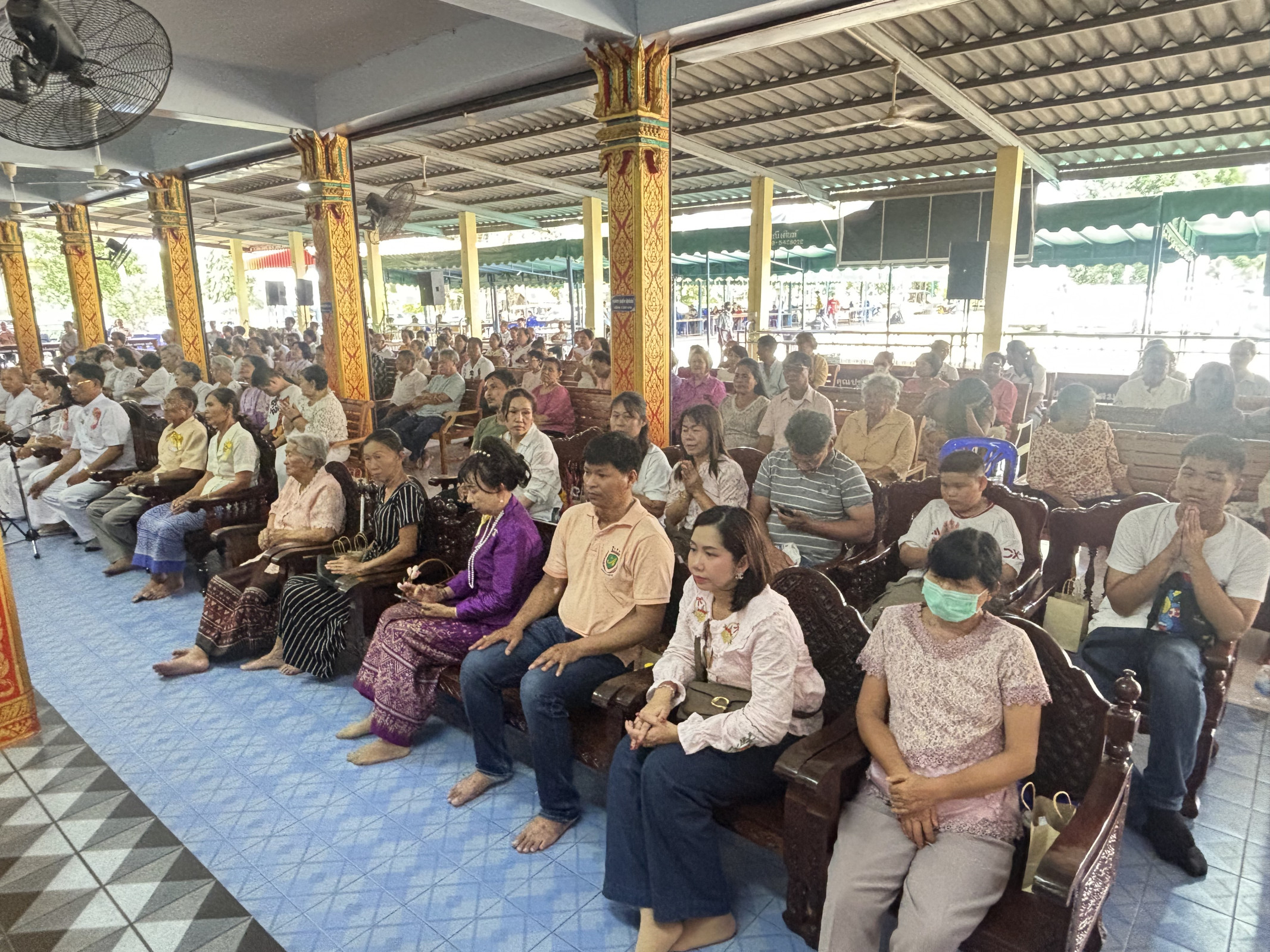 ภาพร่วมพิธีกรรมวัดเนินสมบูรณ์