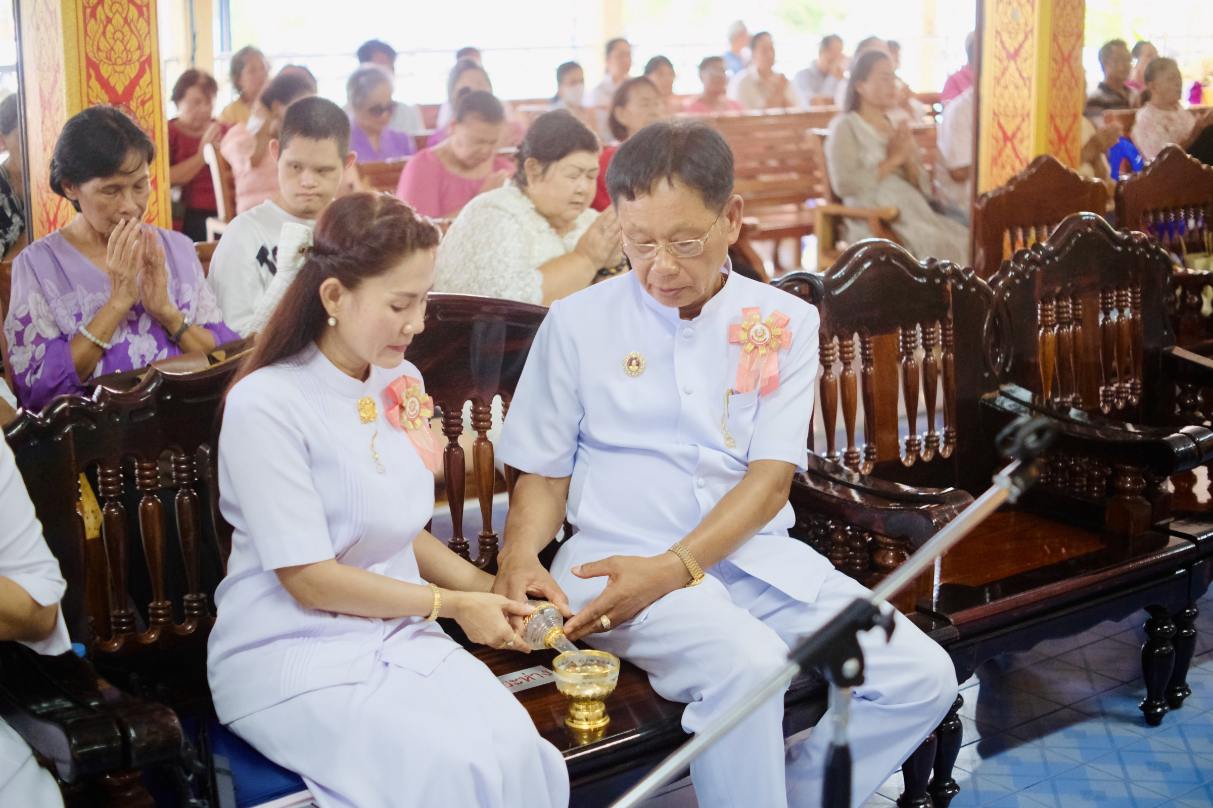 ภาพร่วมพิธีกรรมวัดเนินสมบูรณ์