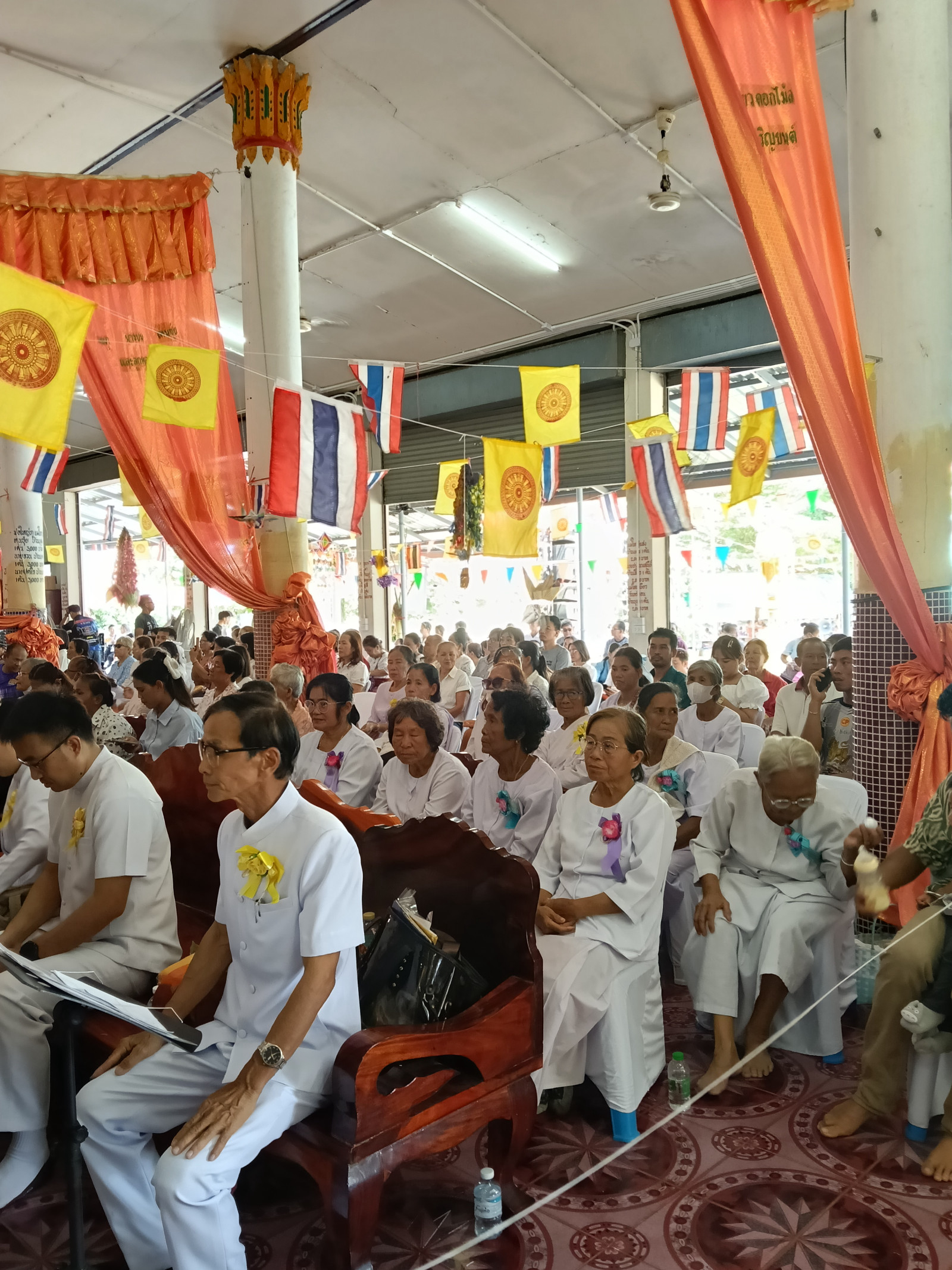 ภาพร่วมพิธีกรรมวัดบุสูง