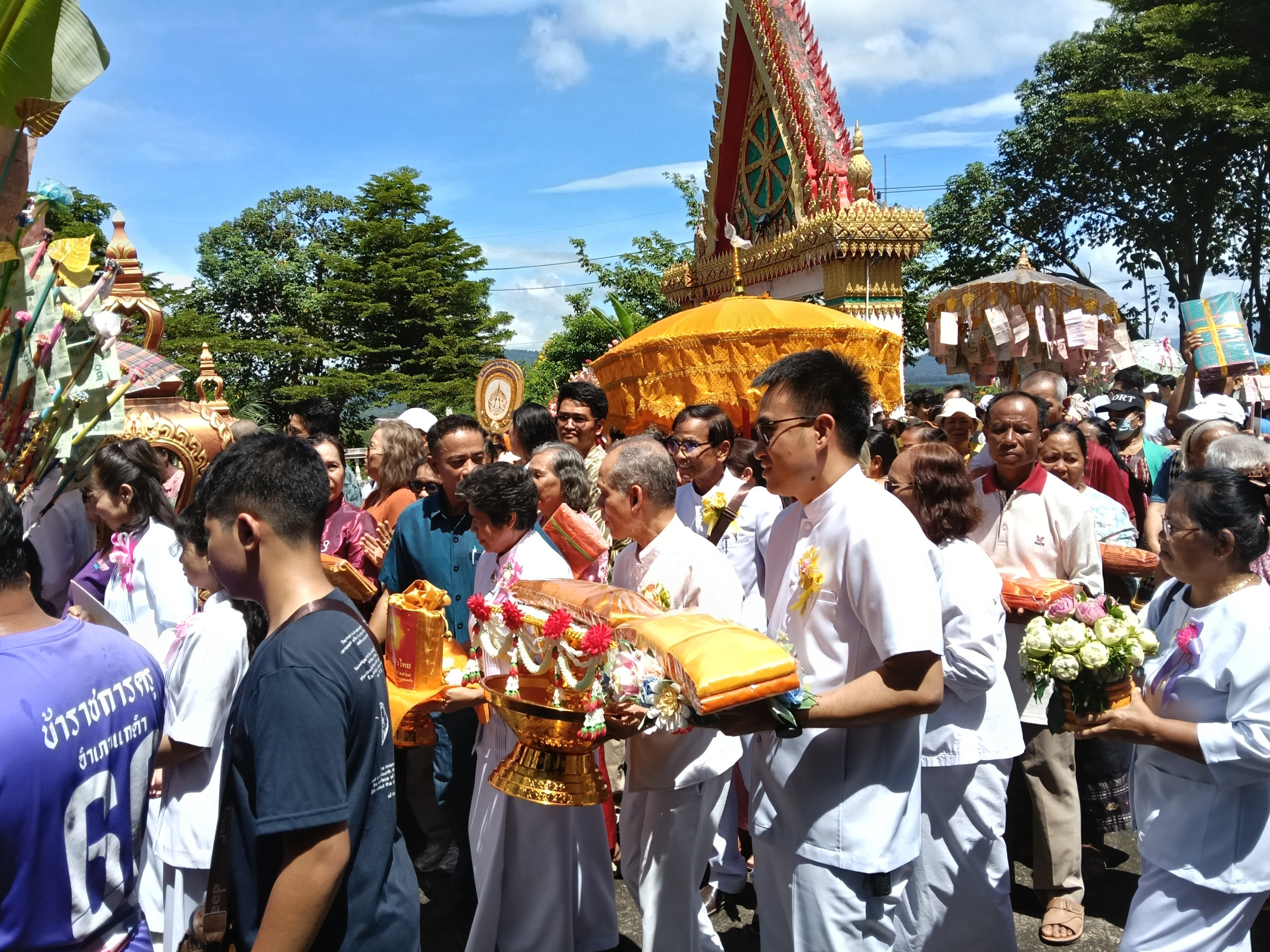 ภาพร่วมพิธีกรรมวัดบุสูง