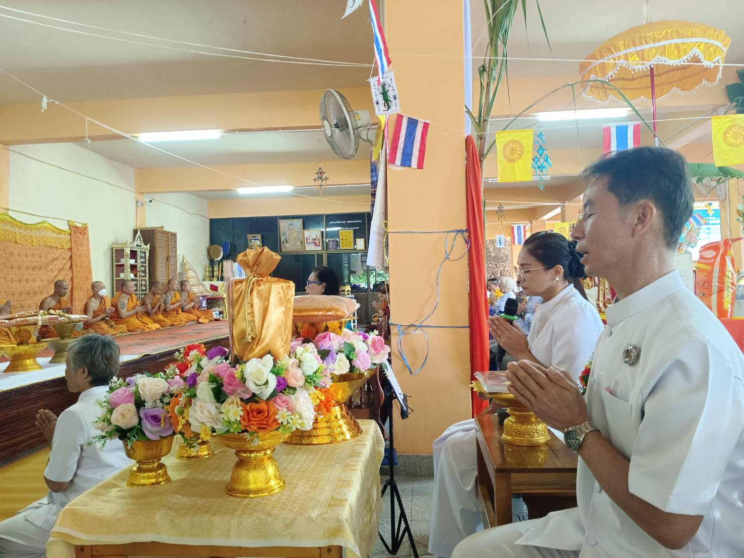 ภาพร่วมพิธีกรรมวัดเขางวงช้าง