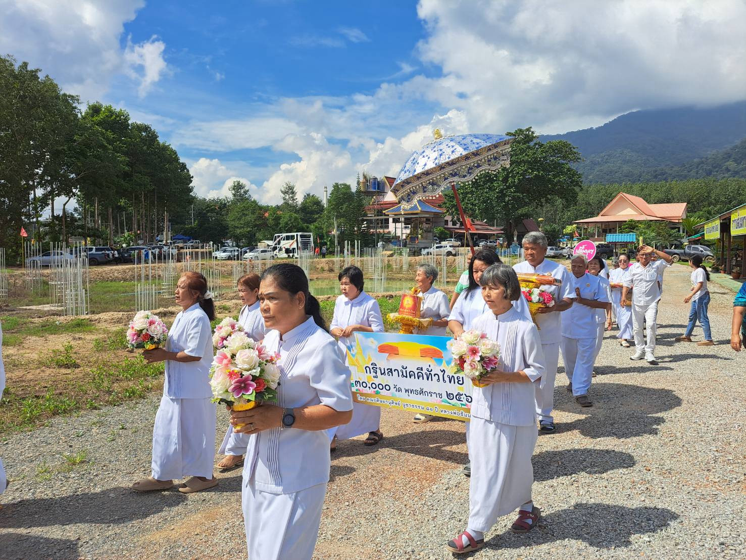 ภาพร่วมขบวนกฐินวัดคลองพระเจ้า