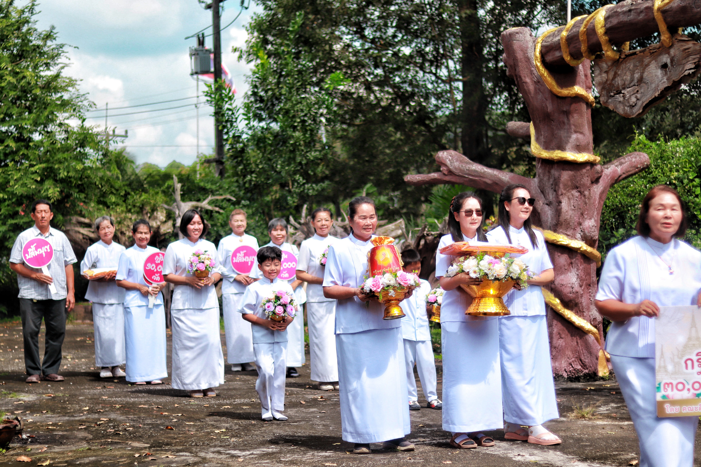 ภาพร่วมขบวนกฐินวัดเต้าปูนหาย
