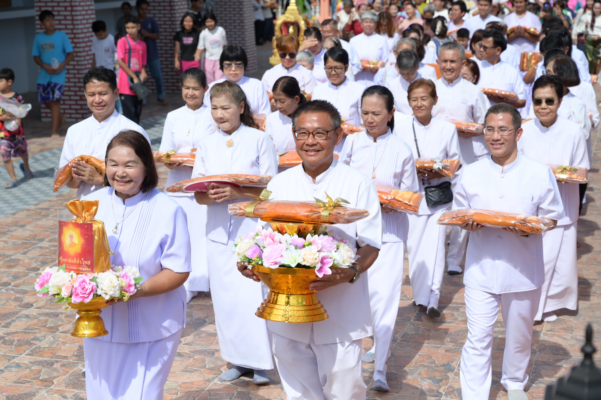 ภาพร่วมพิธีกรรมวัดดอนจันทน์