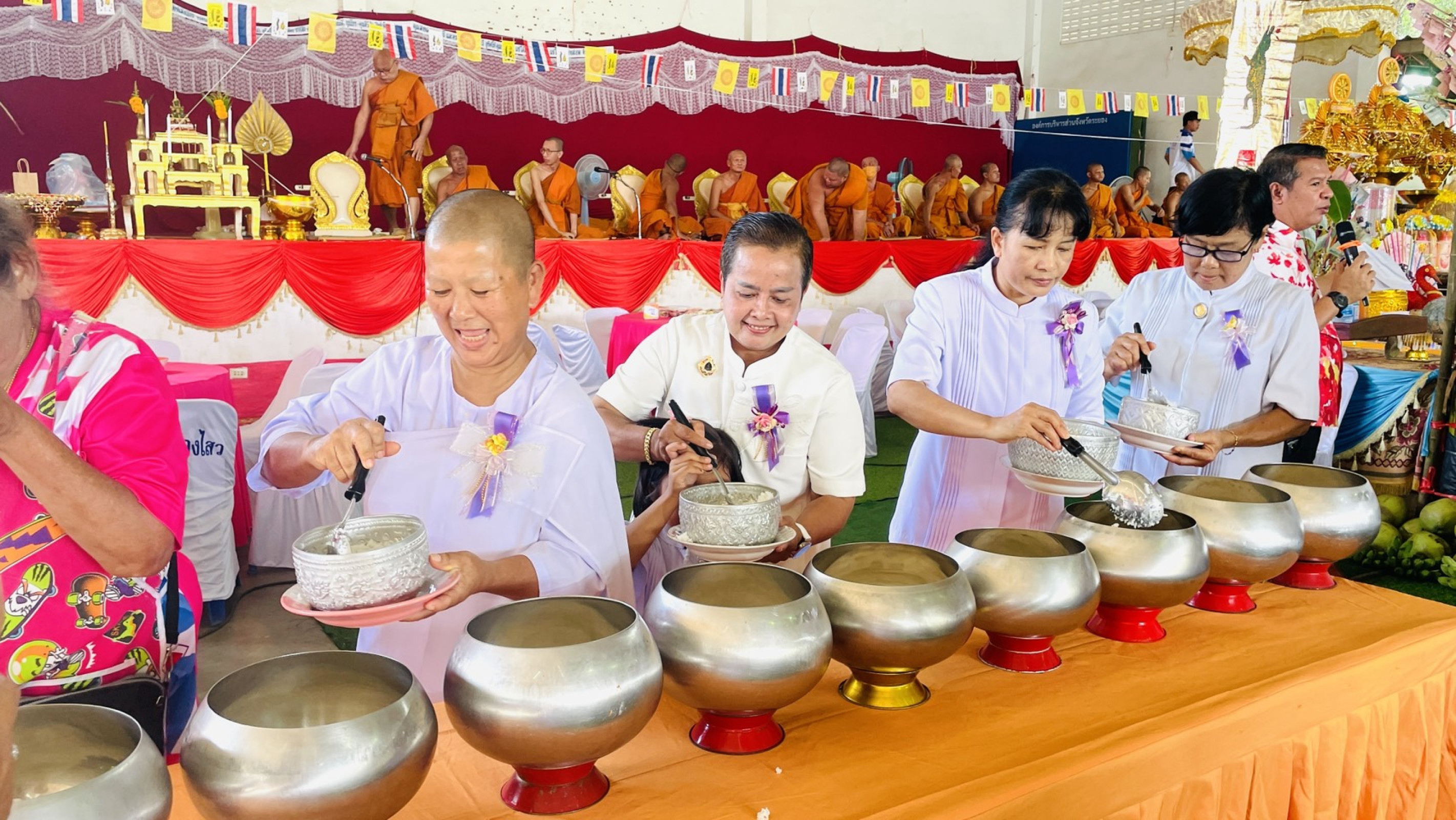 ภาพร่วมพิธีกรรมวัดพลงไสว