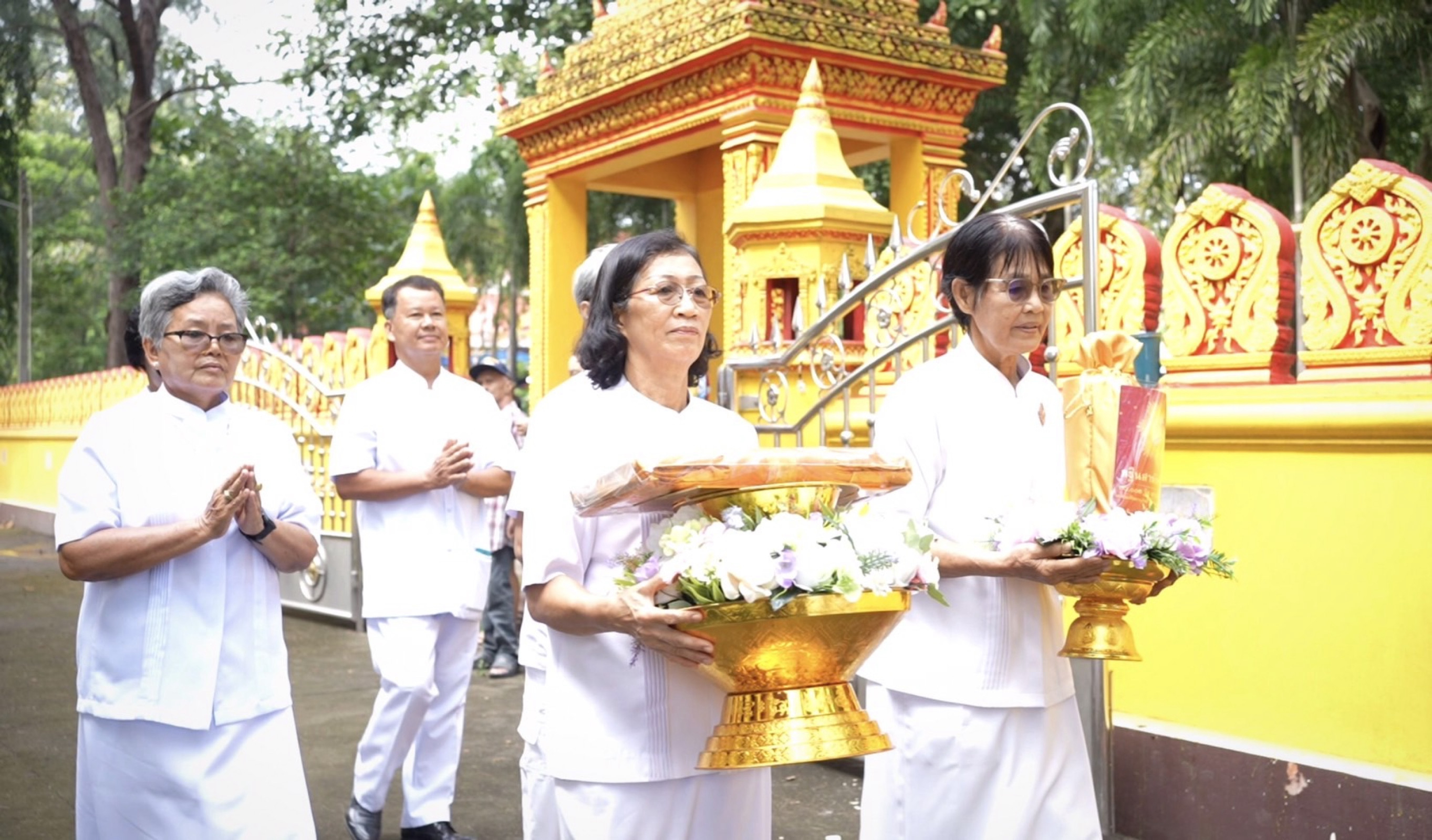 ภาพร่วมพิธีกรรมวัดนพเก้าพนาราม