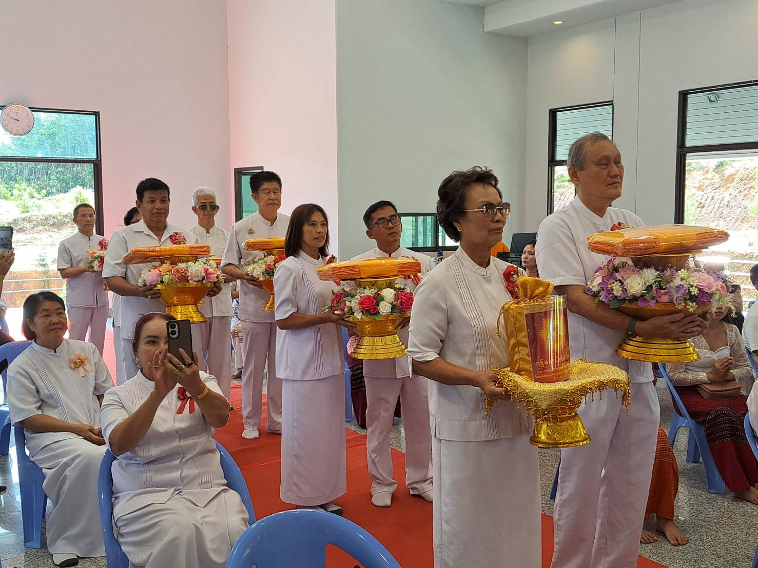 ภาพร่วมขบวนกฐินเขาชะเมาแดนธรรม(ศูนย์พัฒนาศักยภาพผู้นำเยาวชนโลก)