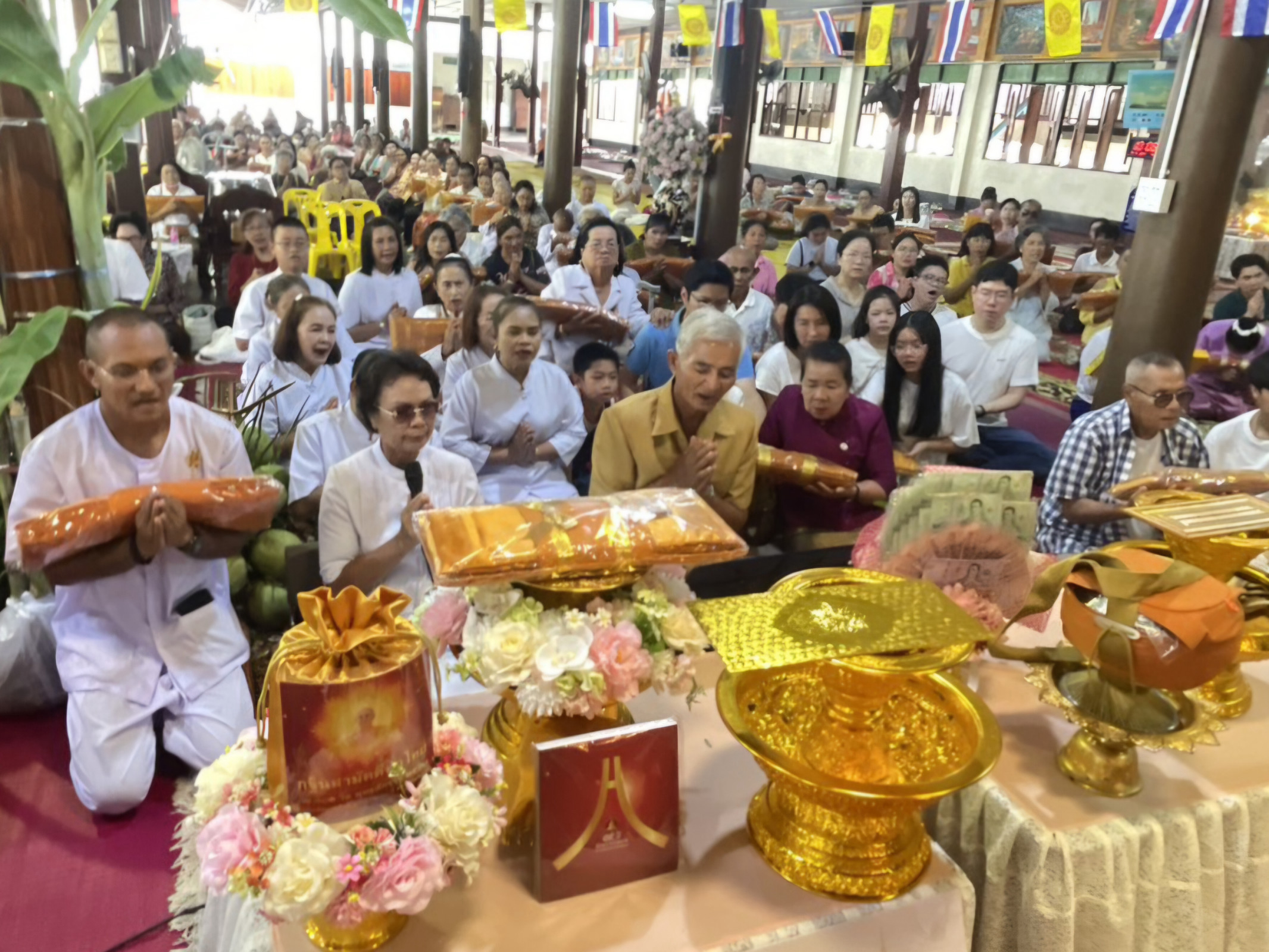 ภาพร่วมพิธีกรรมวัดเขาสำเภาทอง