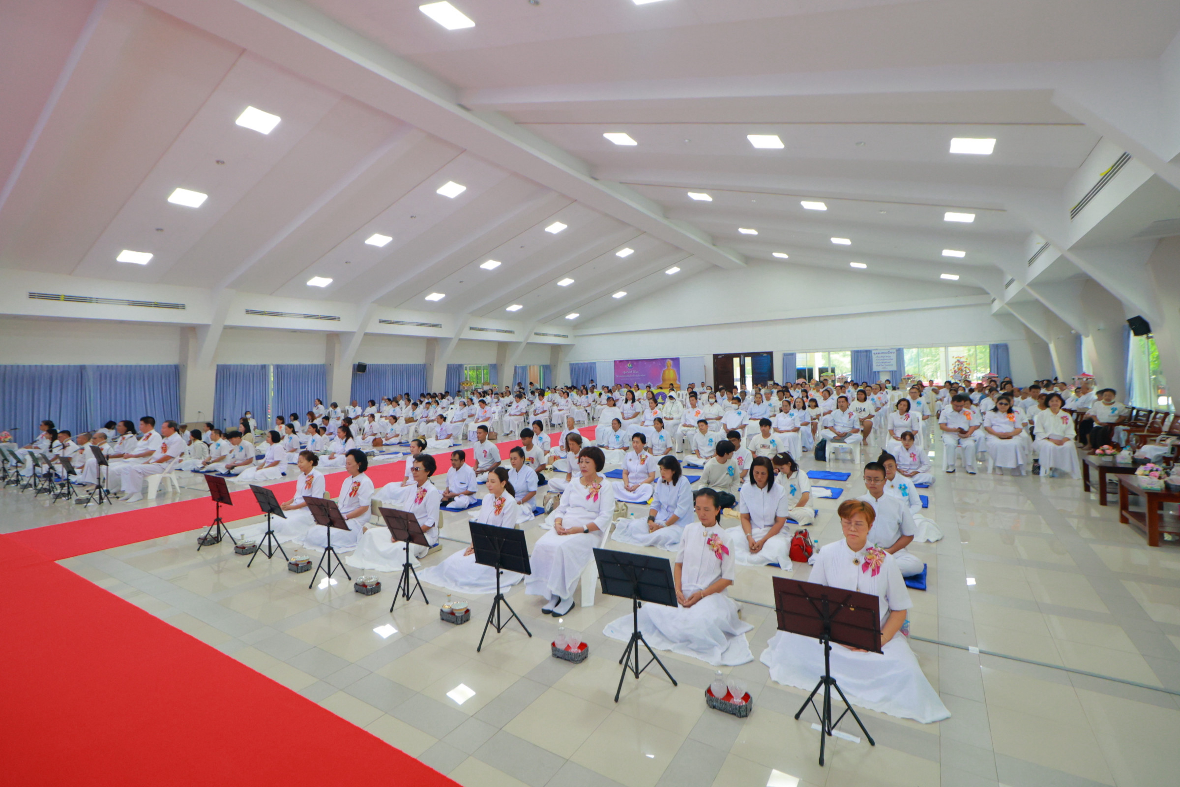 ภาพร่วมพิธีกรรมศูนย์ปฏิบัติธรรมจังหวัดระยอง (เขาช่องลม)