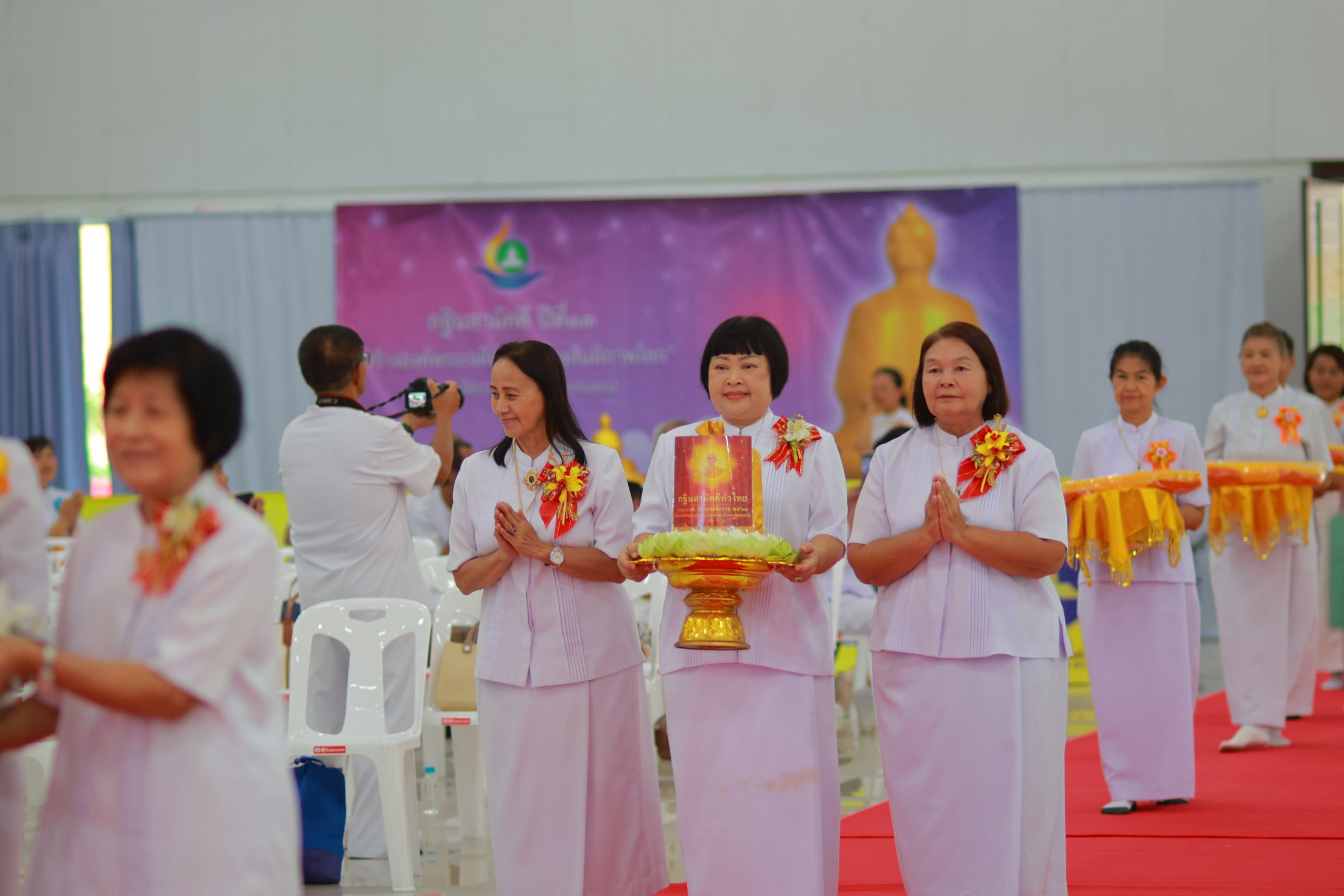 ภาพร่วมพิธีกรรมศูนย์ปฏิบัติธรรมจังหวัดระยอง (เขาช่องลม)
