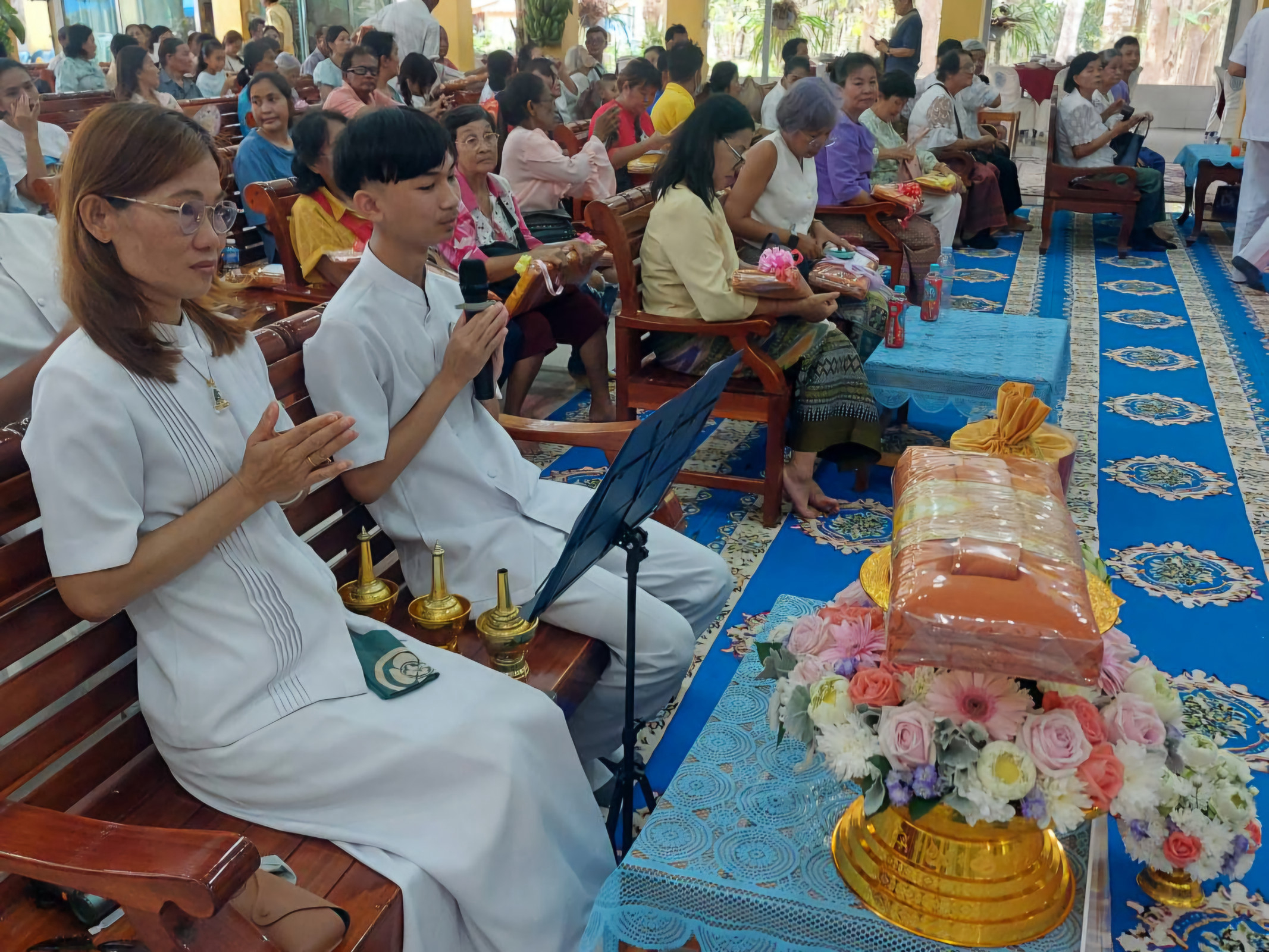 ภาพร่วมพิธีกรรมวัดเขาตาอิ๋น