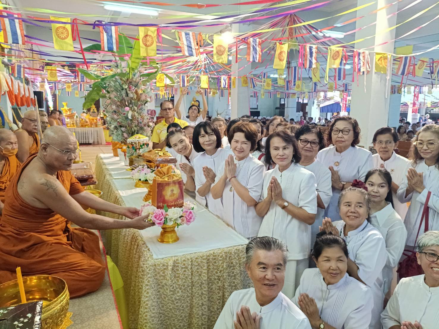 ภาพร่วมพิธีกรรมวัดหนองคอกหมู